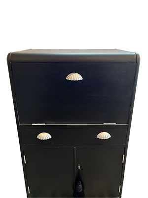 DRINKS CABINET (CLOSED)