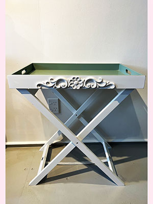 TRAY TABLE