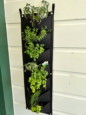 VERTICAL PLANTER